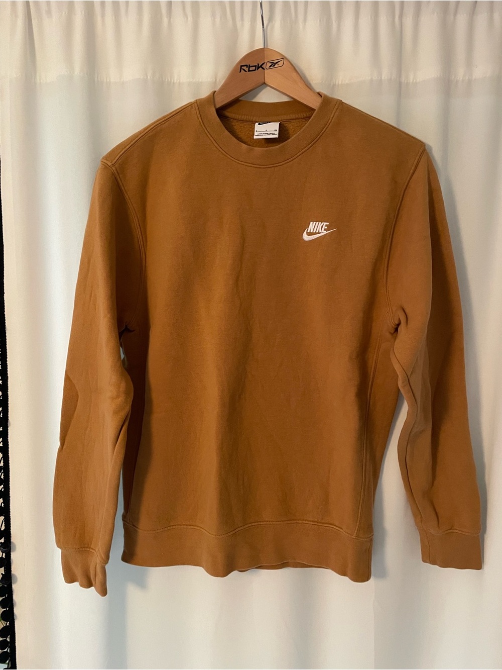 Nike camel crewneck sweatshirt men’s S small crew neck sweater long sleeve tan